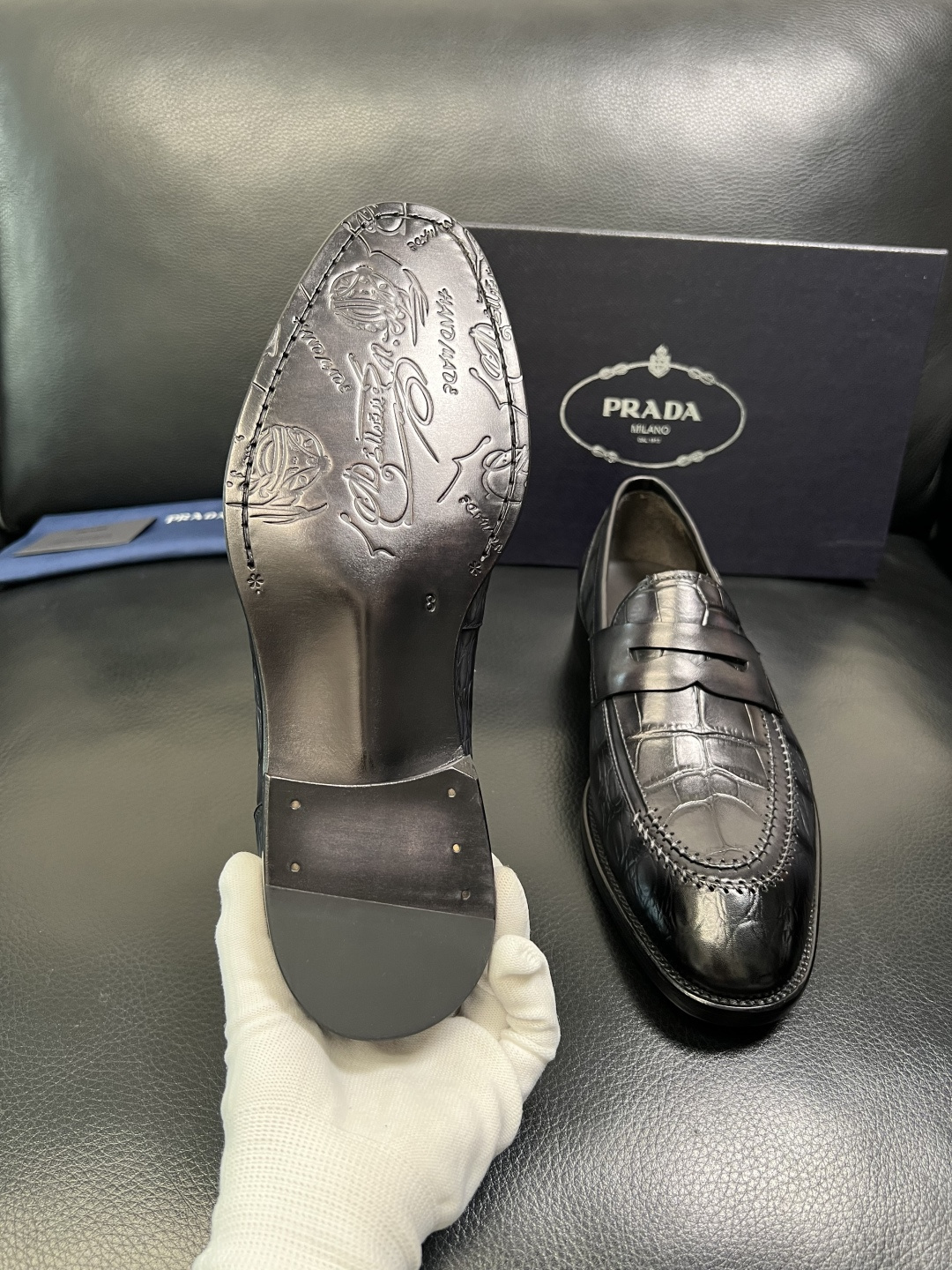 PRADA 高品质 顶级工艺品 普拉达 皮鞋专柜同步 原厂配置，意大利进口原版牛皮面料，透气舒适进口水染
