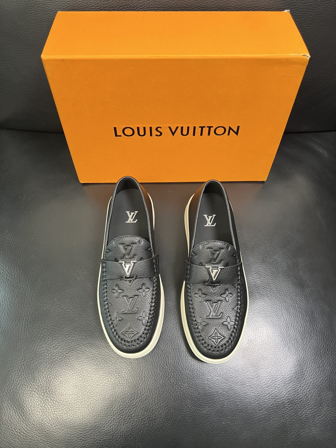 Lv 高品质 顶级工艺品 路易威登，运动板鞋专柜同步，鞋面意大利进口，高品质拼接缤纷色彩复杂工艺品，进口