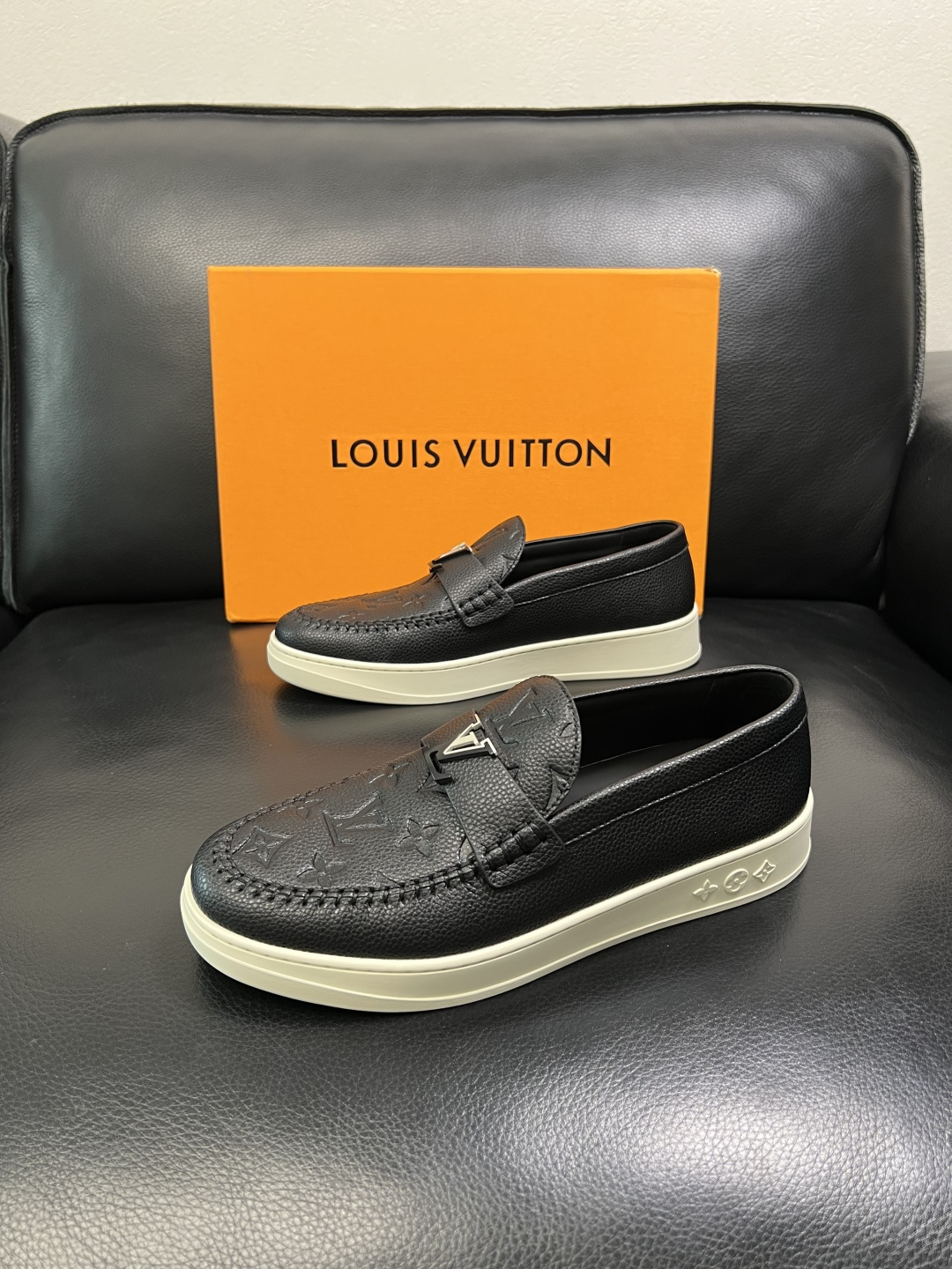 Lv 高品质 顶级工艺品 路易威登，运动板鞋专柜同步，鞋面意大利进口，高品质拼接缤纷色彩复杂工艺品，进口