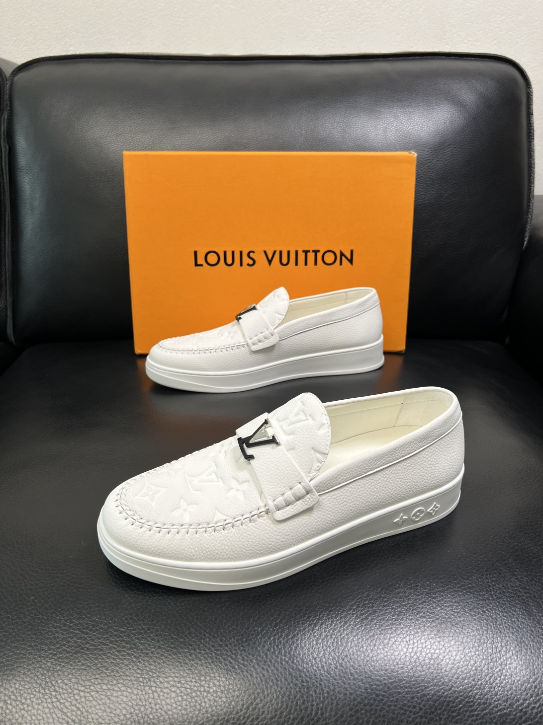 Lv 高品质 顶级工艺品 路易威登，运动板鞋专柜同步，鞋面意大利进口，高品质拼接缤纷色彩复杂工艺品，进口