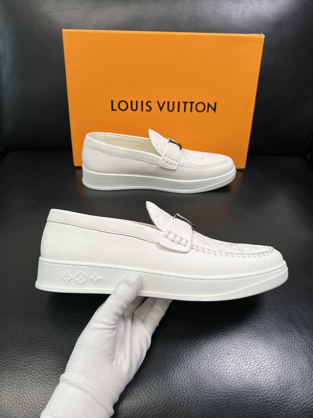 Lv 高品质 顶级工艺品 路易威登，运动板鞋专柜同步，鞋面意大利进口，高品质拼接缤纷色彩复杂工艺品，进口