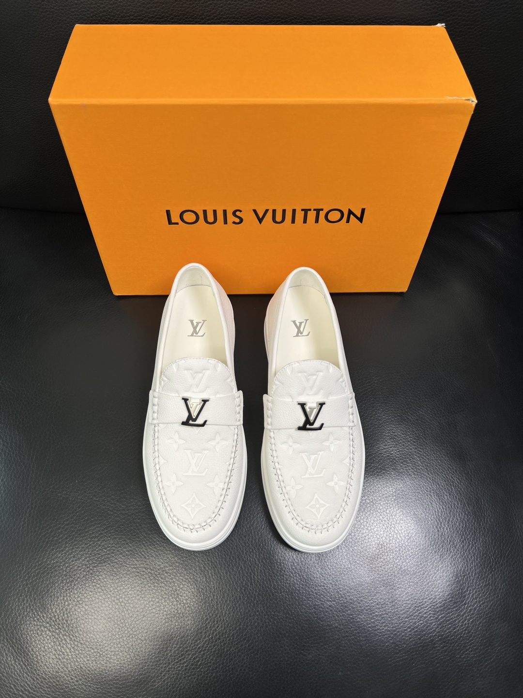 Lv 高品质 顶级工艺品 路易威登，运动板鞋专柜同步，鞋面意大利进口，高品质拼接缤纷色彩复杂工艺品，进口