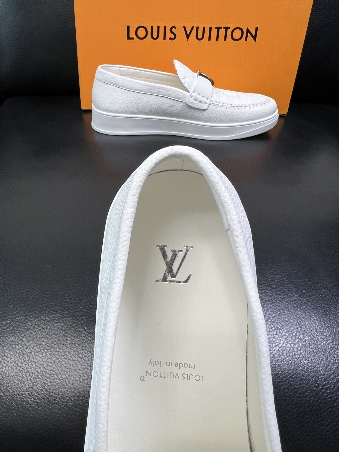 Lv 高品质 顶级工艺品 路易威登，运动板鞋专柜同步，鞋面意大利进口，高品质拼接缤纷色彩复杂工艺品，进口