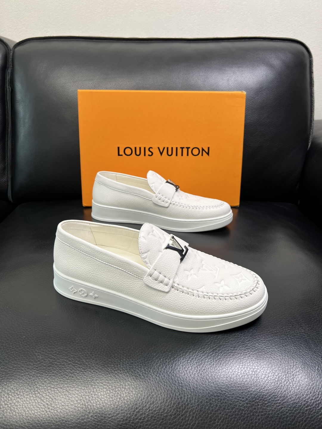 Lv 高品质 顶级工艺品 路易威登，运动板鞋专柜同步，鞋面意大利进口，高品质拼接缤纷色彩复杂工艺品，进口