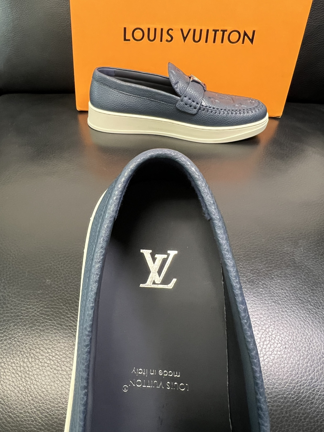 Lv 高品质 顶级工艺品 路易威登，运动板鞋专柜同步，鞋面意大利进口，高品质拼接缤纷色彩复杂工艺品，进口