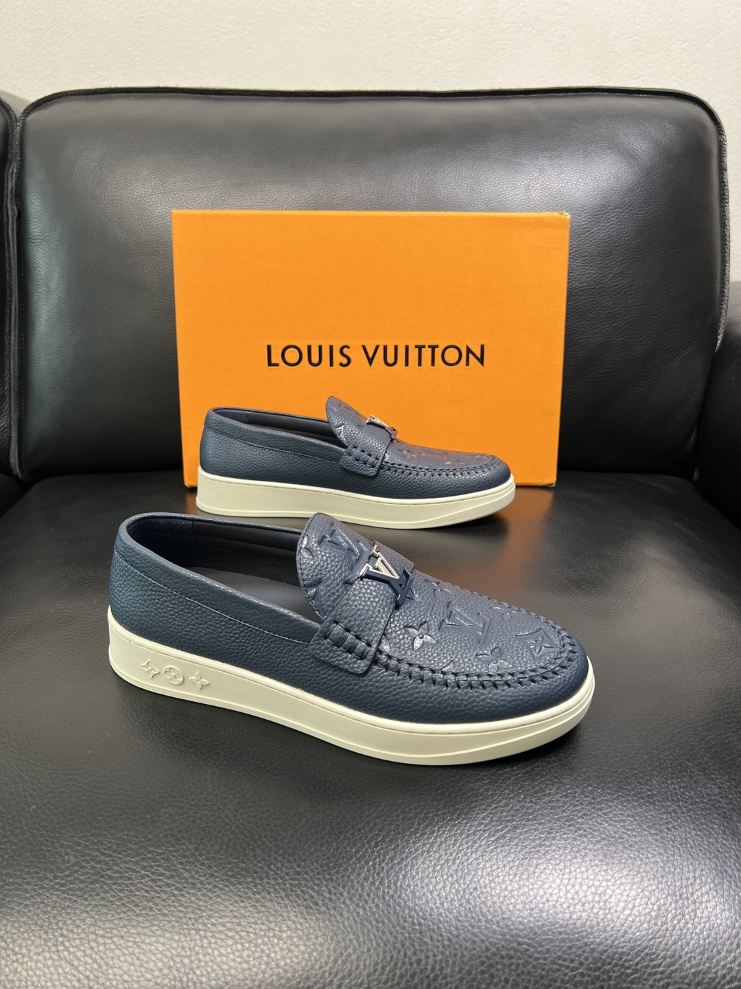 Lv 高品质 顶级工艺品 路易威登，运动板鞋专柜同步，鞋面意大利进口，高品质拼接缤纷色彩复杂工艺品，进口