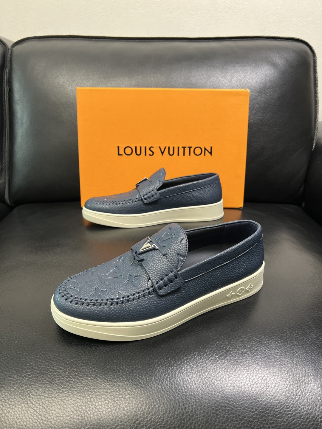 Lv 高品质 顶级工艺品 路易威登，运动板鞋专柜同步，鞋面意大利进口，高品质拼接缤纷色彩复杂工艺品，进口