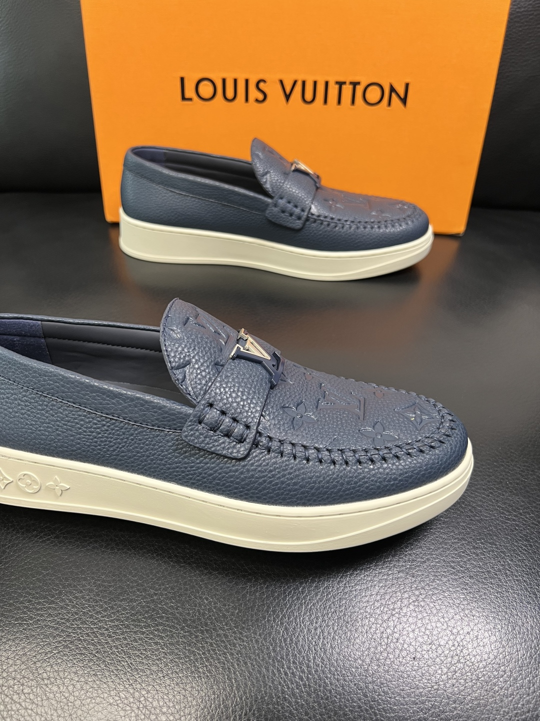 Lv 高品质 顶级工艺品 路易威登，运动板鞋专柜同步，鞋面意大利进口，高品质拼接缤纷色彩复杂工艺品，进口