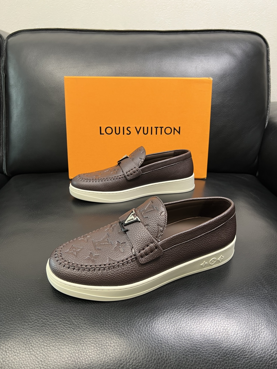 Lv 高品质 顶级工艺品 路易威登，运动板鞋专柜同步，鞋面意大利进口，高品质拼接缤纷色彩复杂工艺品，进口