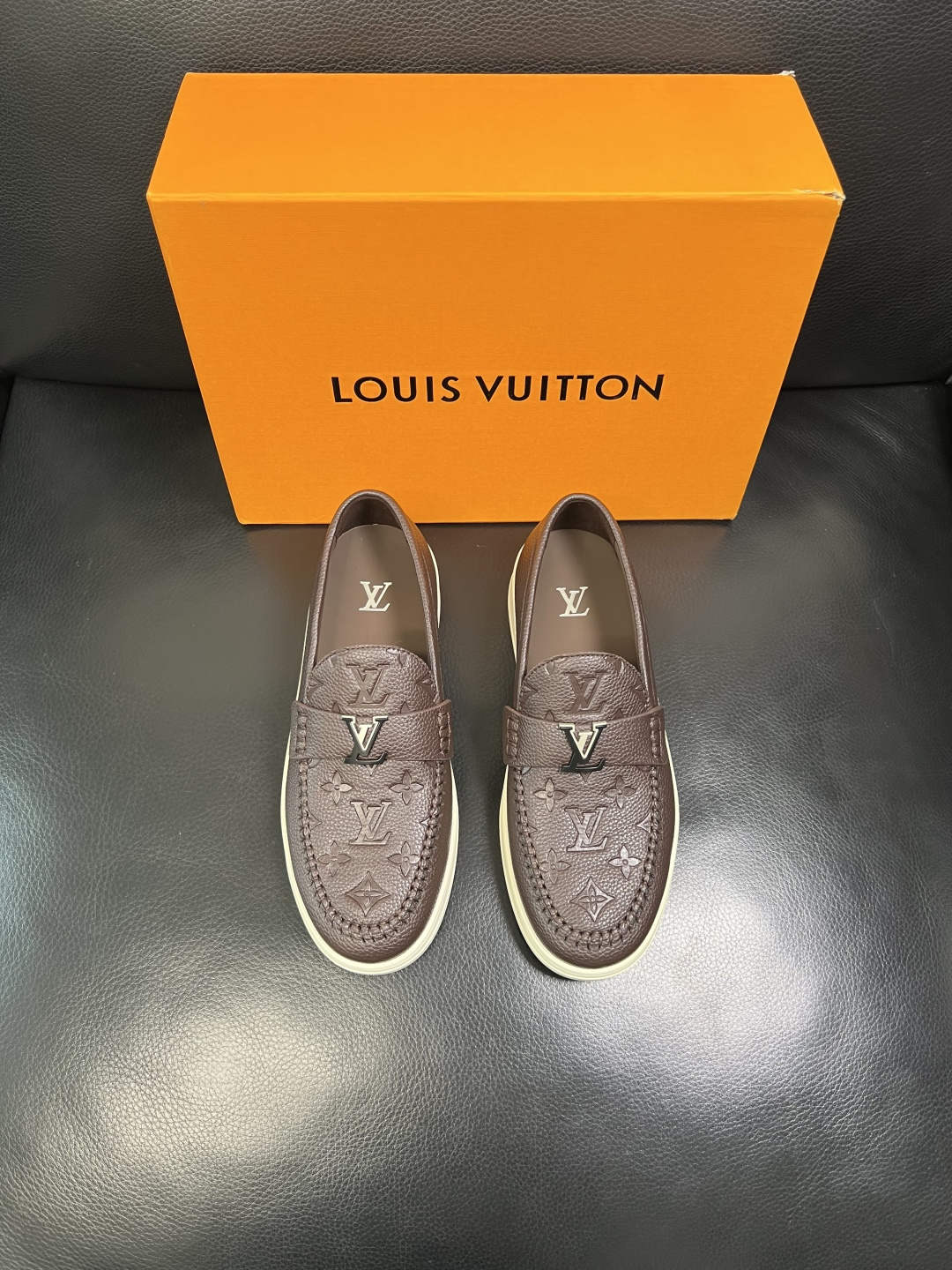 Lv 高品质 顶级工艺品 路易威登，运动板鞋专柜同步，鞋面意大利进口，高品质拼接缤纷色彩复杂工艺品，进口