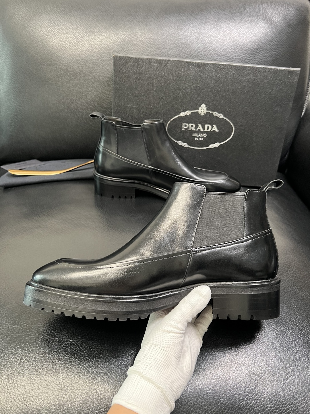 PRADA 高品质 顶级工艺品 普拉达 皮鞋专柜同步 原厂配置，意大利进口原版牛皮面料，透气舒适进口水染