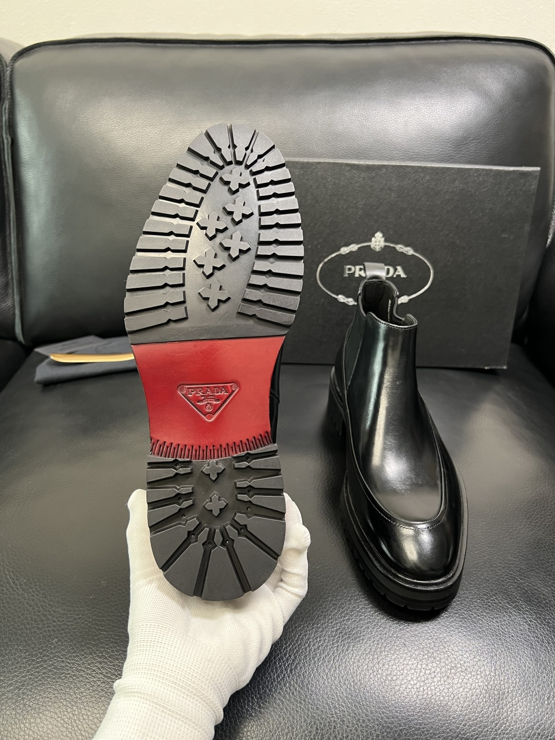 PRADA 高品质 顶级工艺品 普拉达 皮鞋专柜同步 原厂配置，意大利进口原版牛皮面料，透气舒适进口水染