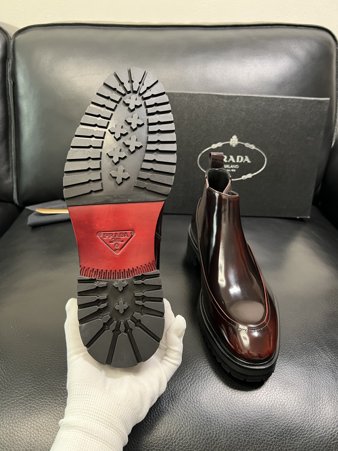 PRADA 高品质 顶级工艺品 普拉达 皮鞋专柜同步 原厂配置，意大利进口原版牛皮面料，透气舒适进口水染