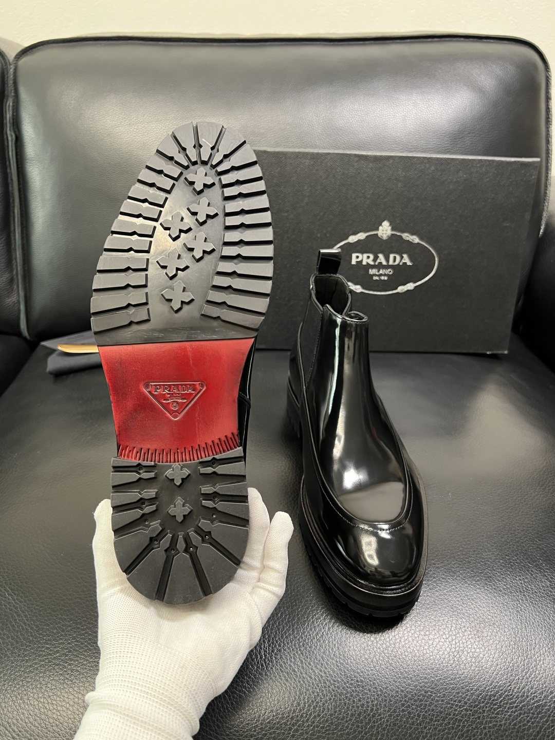 PRADA 高品质 顶级工艺品 普拉达 皮鞋专柜同步 原厂配置，意大利进口原版牛皮面料，透气舒适进口水染