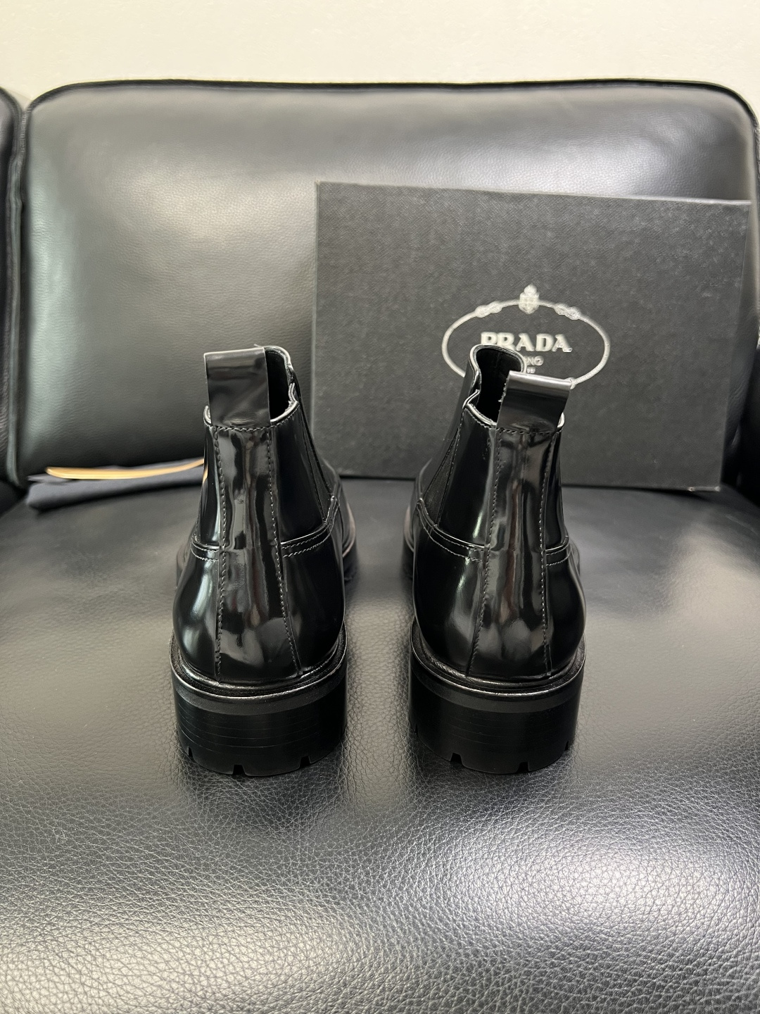 PRADA 高品质 顶级工艺品 普拉达 皮鞋专柜同步 原厂配置，意大利进口原版牛皮面料，透气舒适进口水染