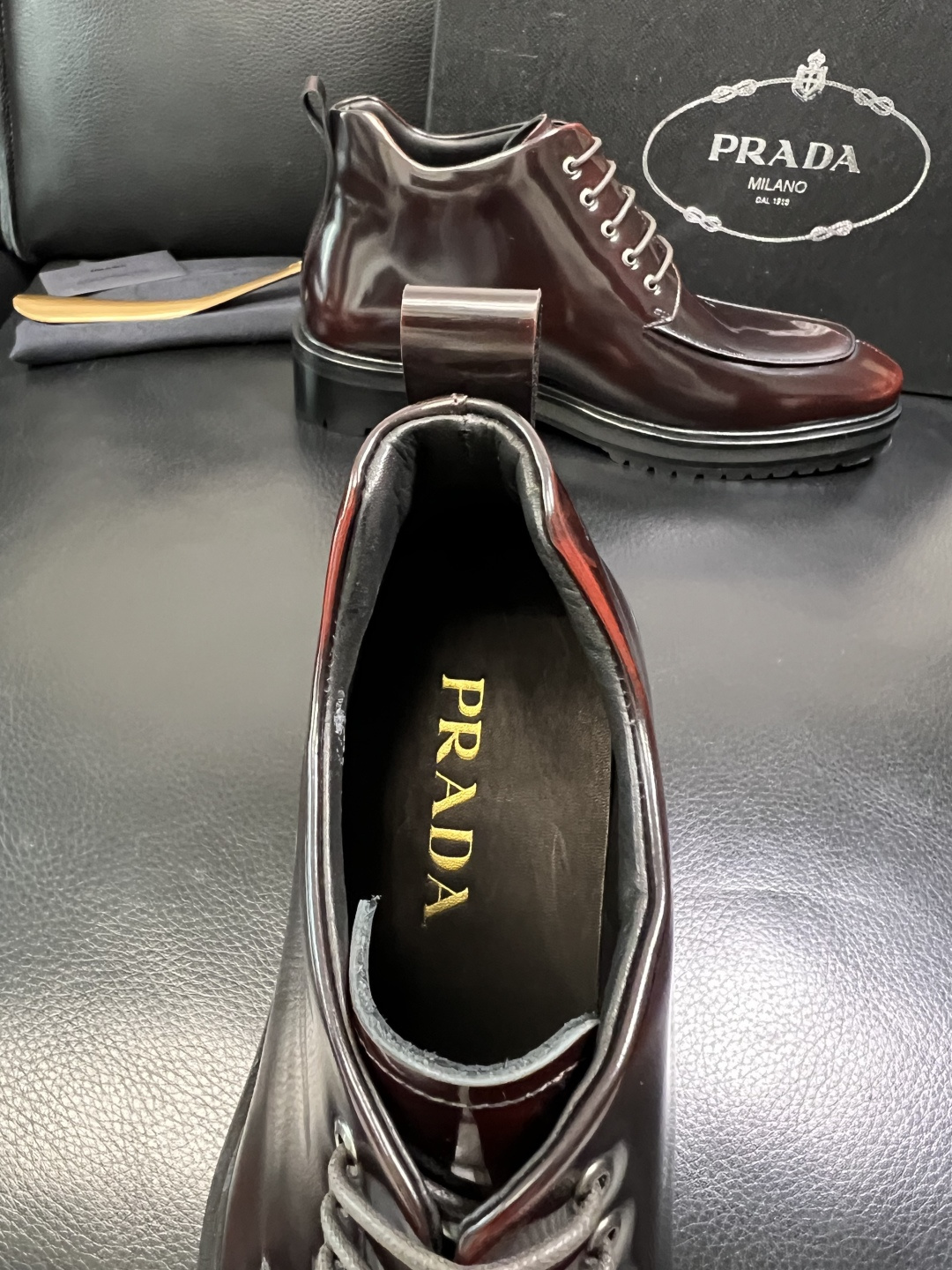 PRADA 高品质 顶级工艺品 普拉达 皮鞋专柜同步 原厂配置，意大利进口原版牛皮面料，透气舒适进口水染