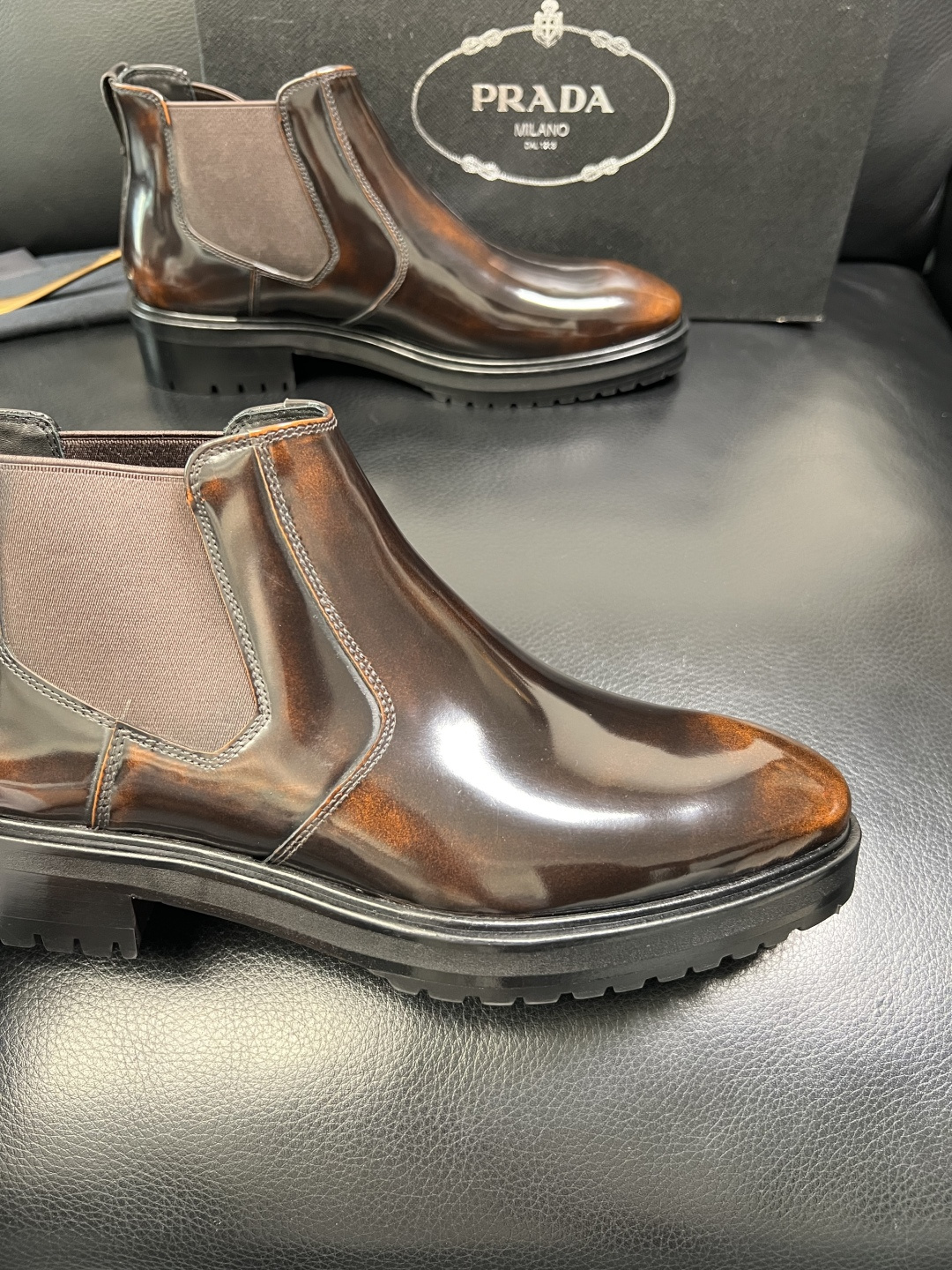 PRADA 高品质 顶级工艺品 普拉达 皮鞋专柜同步 原厂配置，意大利进口原版牛皮面料，透气舒适进口水染