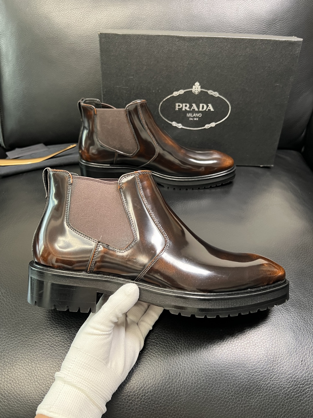 PRADA 高品质 顶级工艺品 普拉达 皮鞋专柜同步 原厂配置，意大利进口原版牛皮面料，透气舒适进口水染
