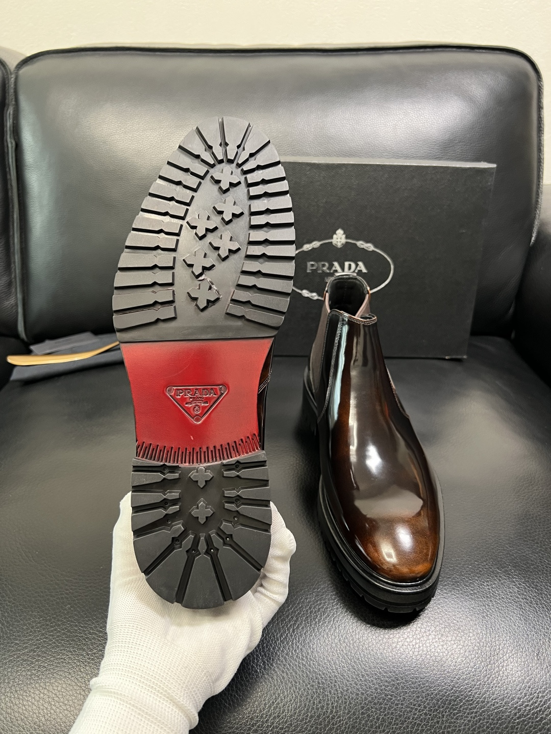 PRADA 高品质 顶级工艺品 普拉达 皮鞋专柜同步 原厂配置，意大利进口原版牛皮面料，透气舒适进口水染