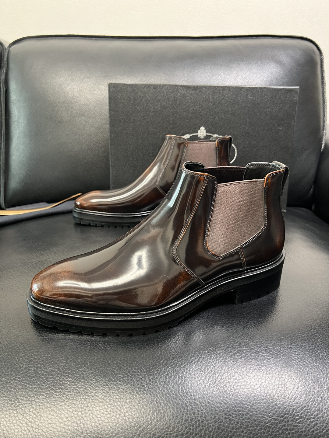 PRADA 高品质 顶级工艺品 普拉达 皮鞋专柜同步 原厂配置，意大利进口原版牛皮面料，透气舒适进口水染