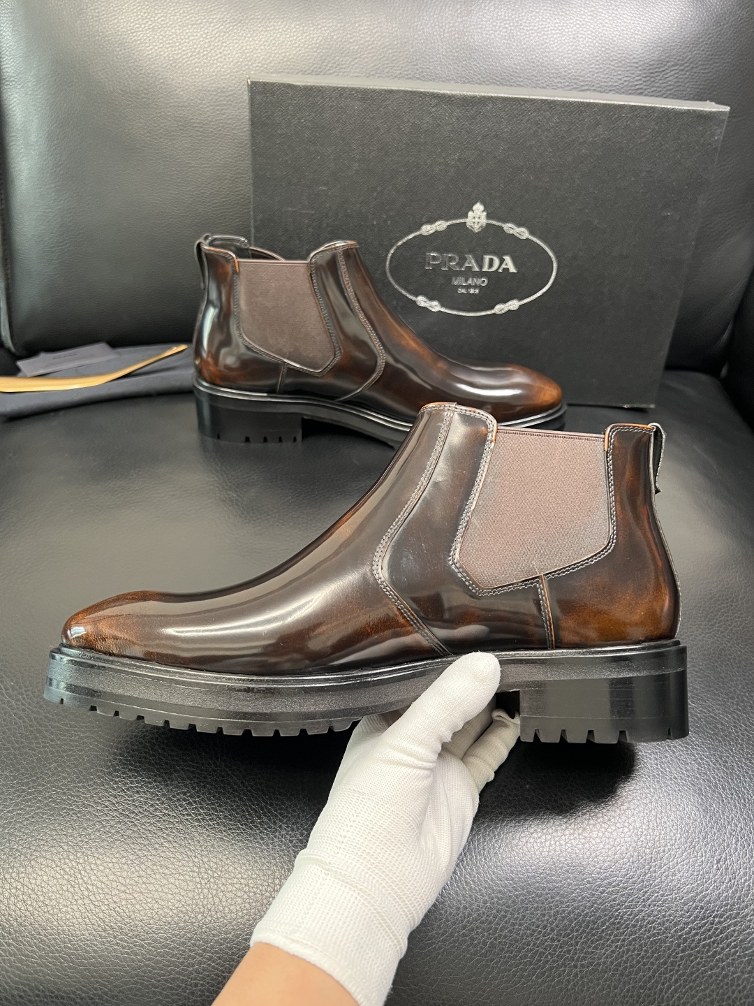 PRADA 高品质 顶级工艺品 普拉达 皮鞋专柜同步 原厂配置，意大利进口原版牛皮面料，透气舒适进口水染