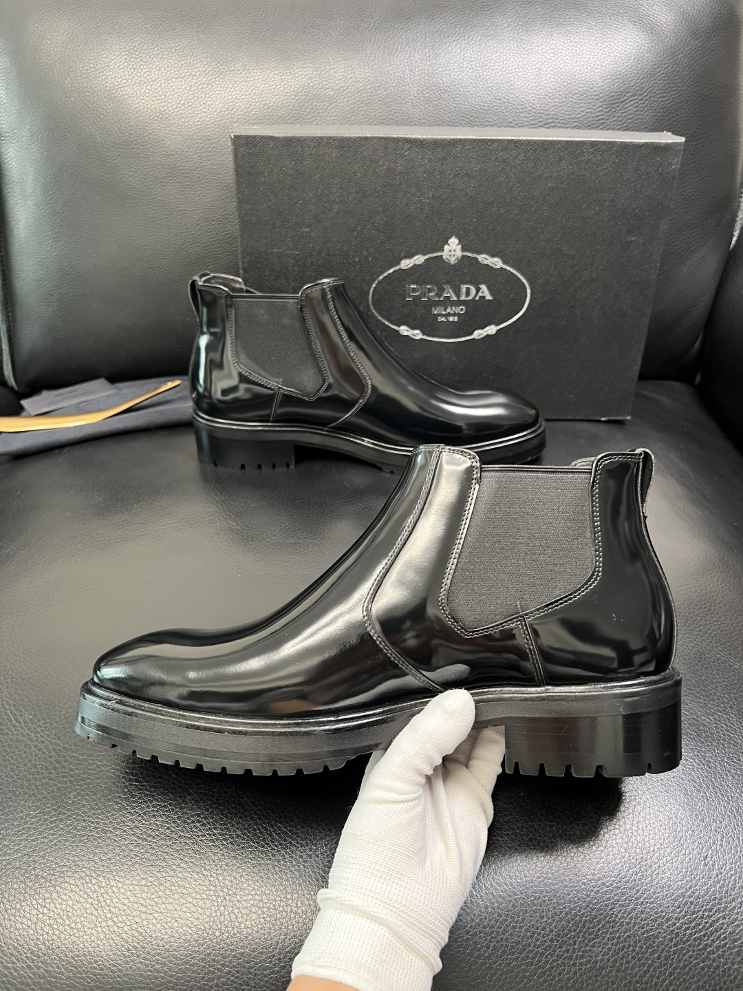 PRADA 高品质 顶级工艺品 普拉达 皮鞋专柜同步 原厂配置，意大利进口原版牛皮面料，透气舒适进口水染