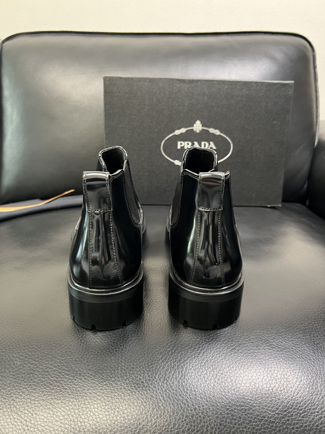 PRADA 高品质 顶级工艺品 普拉达 皮鞋专柜同步 原厂配置，意大利进口原版牛皮面料，透气舒适进口水染
