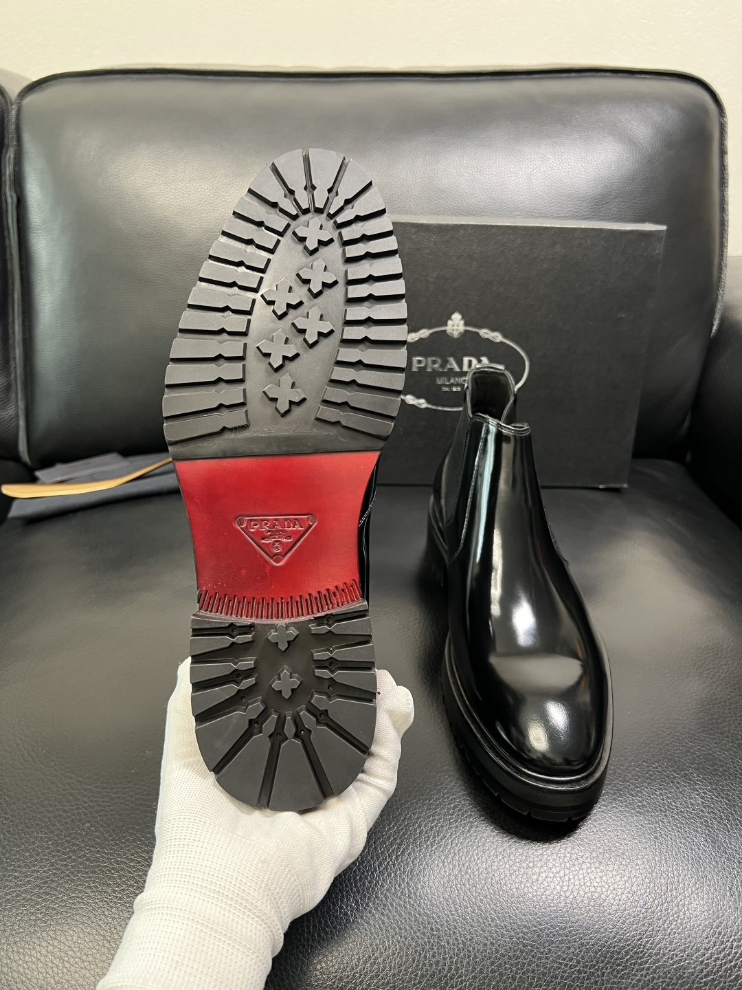 PRADA 高品质 顶级工艺品 普拉达 皮鞋专柜同步 原厂配置，意大利进口原版牛皮面料，透气舒适进口水染