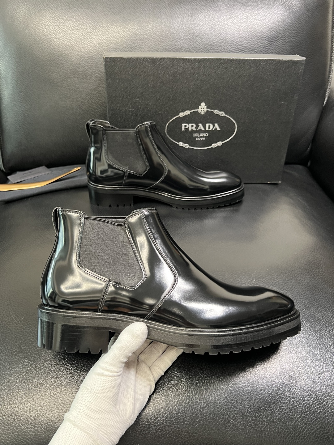 PRADA 高品质 顶级工艺品 普拉达 皮鞋专柜同步 原厂配置，意大利进口原版牛皮面料，透气舒适进口水染