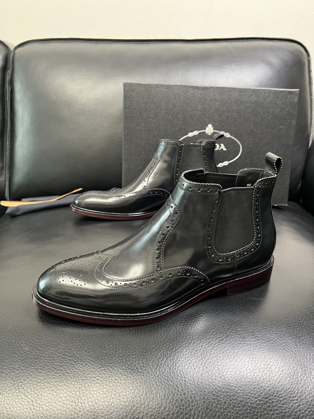 PRADA 高品质 顶级工艺品 普拉达 皮鞋专柜同步 原厂配置，意大利进口原版牛皮面料，透气舒适进口水染