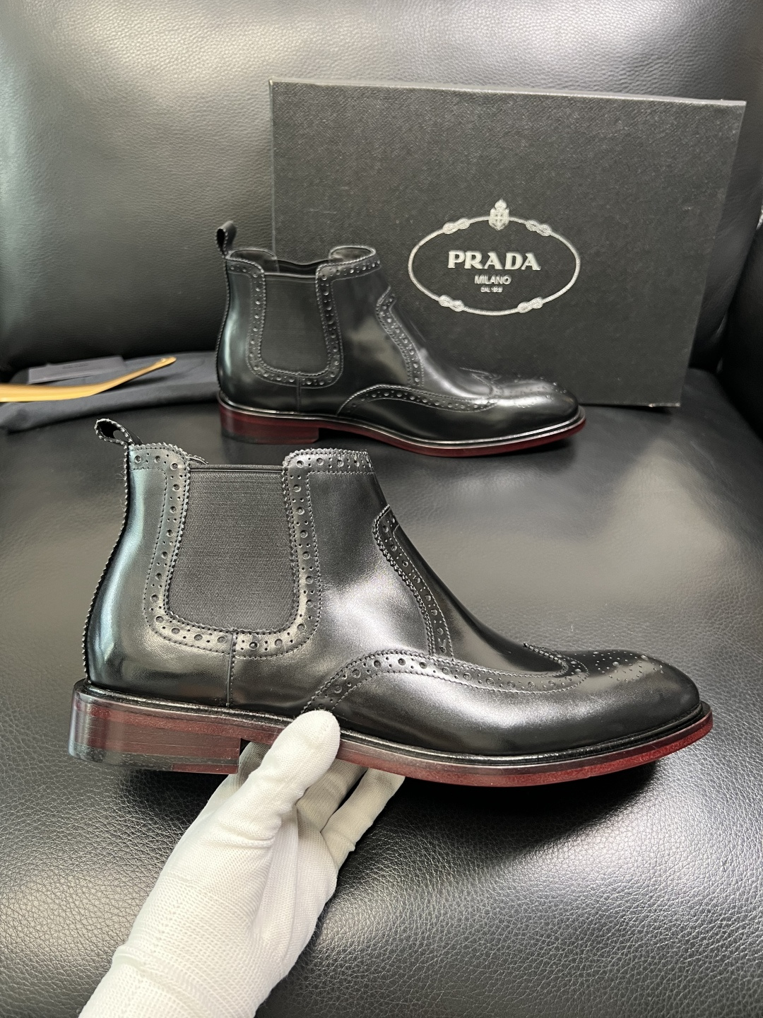 PRADA 高品质 顶级工艺品 普拉达 皮鞋专柜同步 原厂配置，意大利进口原版牛皮面料，透气舒适进口水染