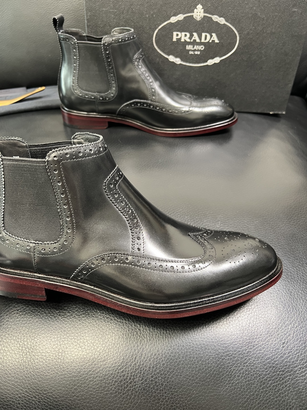 PRADA 高品质 顶级工艺品 普拉达 皮鞋专柜同步 原厂配置，意大利进口原版牛皮面料，透气舒适进口水染