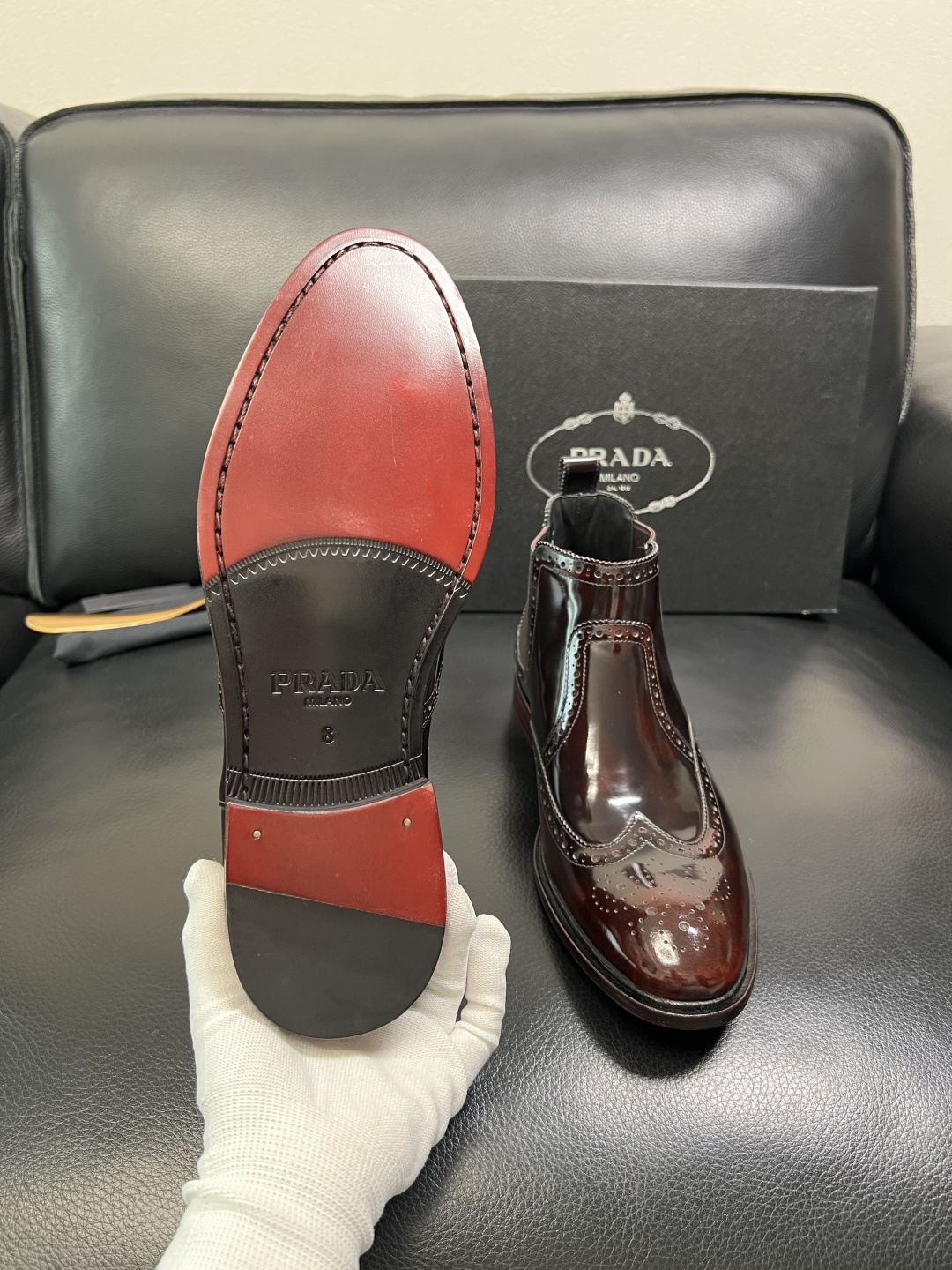 PRADA 高品质 顶级工艺品 普拉达 皮鞋专柜同步 原厂配置，意大利进口原版牛皮面料，透气舒适进口水染