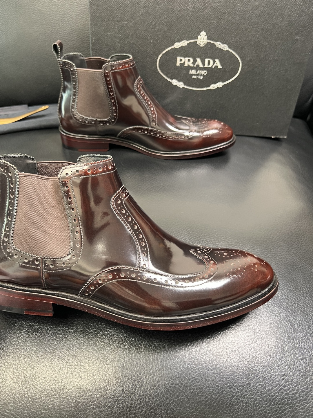 PRADA 高品质 顶级工艺品 普拉达 皮鞋专柜同步 原厂配置，意大利进口原版牛皮面料，透气舒适进口水染