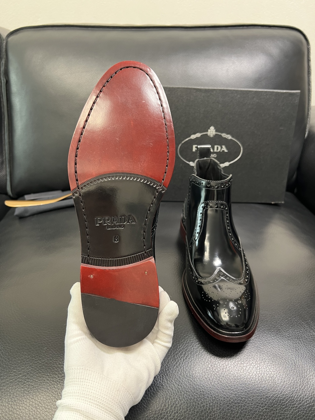 PRADA 高品质 顶级工艺品 普拉达 皮鞋专柜同步 原厂配置，意大利进口原版牛皮面料，透气舒适进口水染