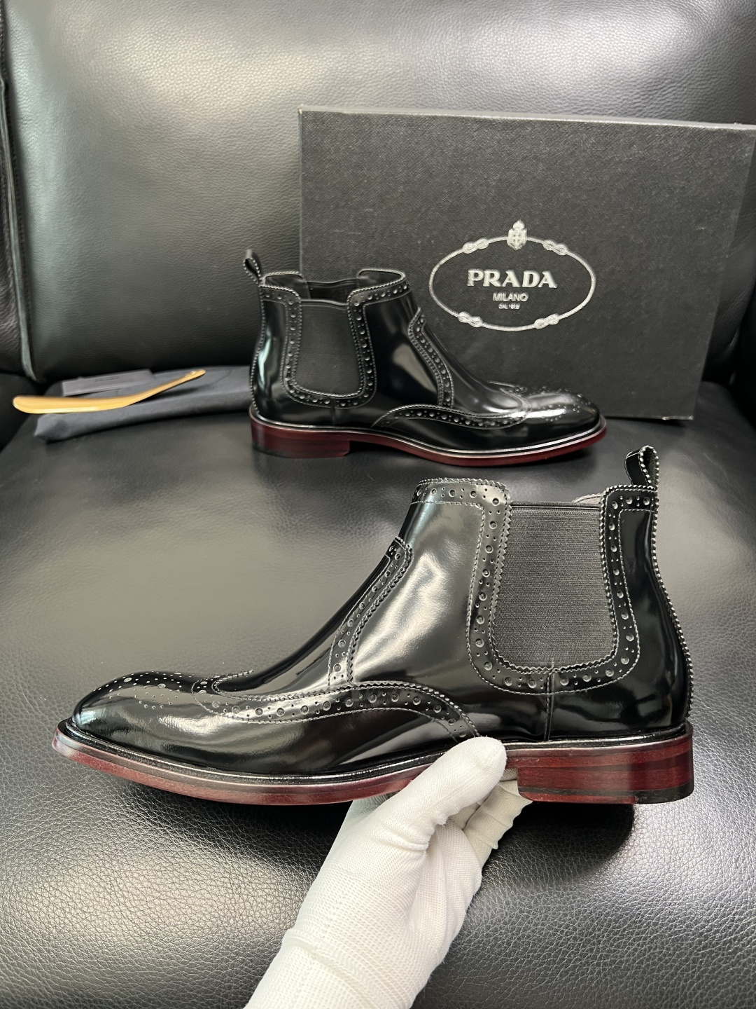 PRADA 高品质 顶级工艺品 普拉达 皮鞋专柜同步 原厂配置，意大利进口原版牛皮面料，透气舒适进口水染