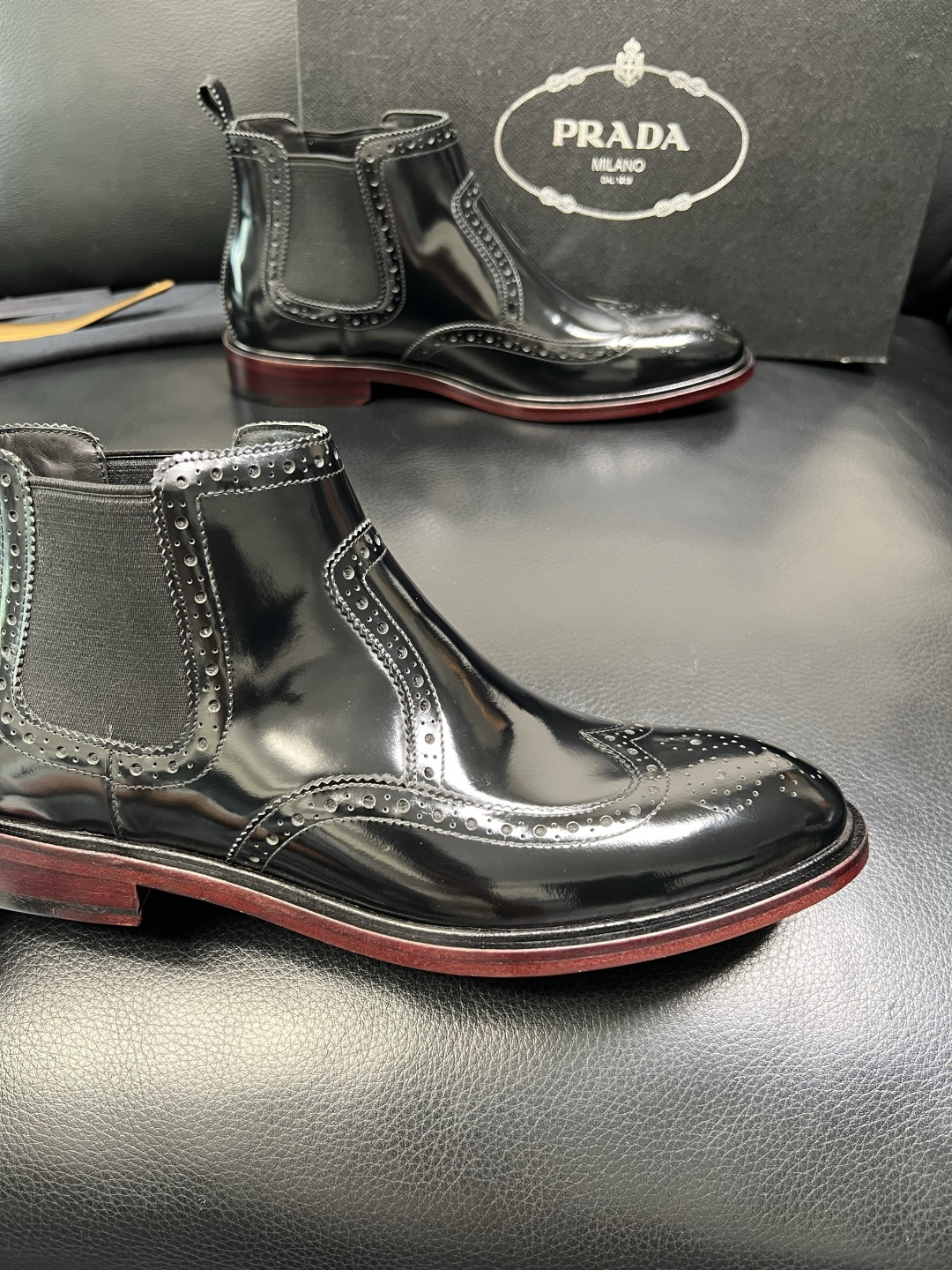 PRADA 高品质 顶级工艺品 普拉达 皮鞋专柜同步 原厂配置，意大利进口原版牛皮面料，透气舒适进口水染