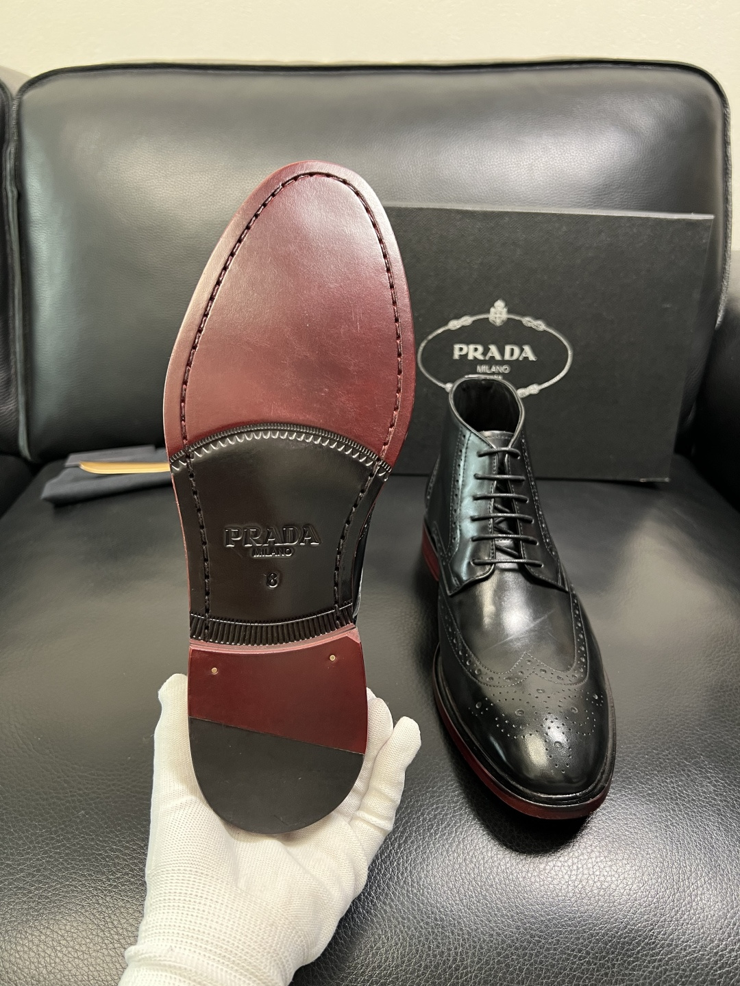 PRADA 高品质 顶级工艺品 普拉达 皮鞋专柜同步 原厂配置，意大利进口原版牛皮面料，透气舒适进口水染