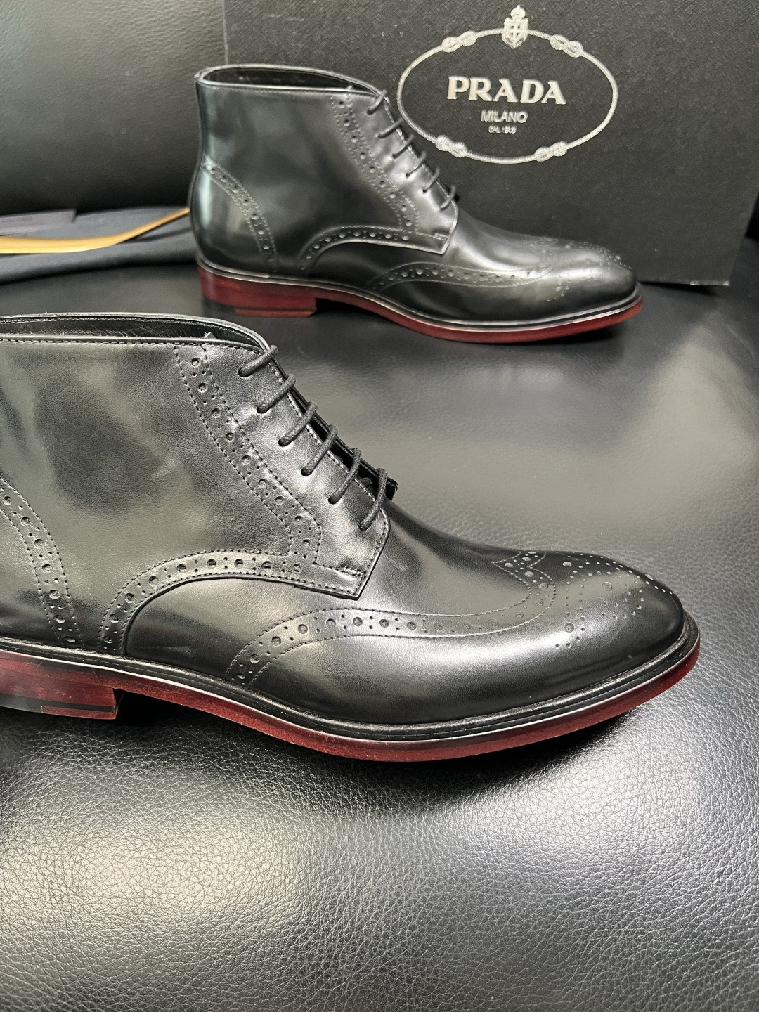 PRADA 高品质 顶级工艺品 普拉达 皮鞋专柜同步 原厂配置，意大利进口原版牛皮面料，透气舒适进口水染