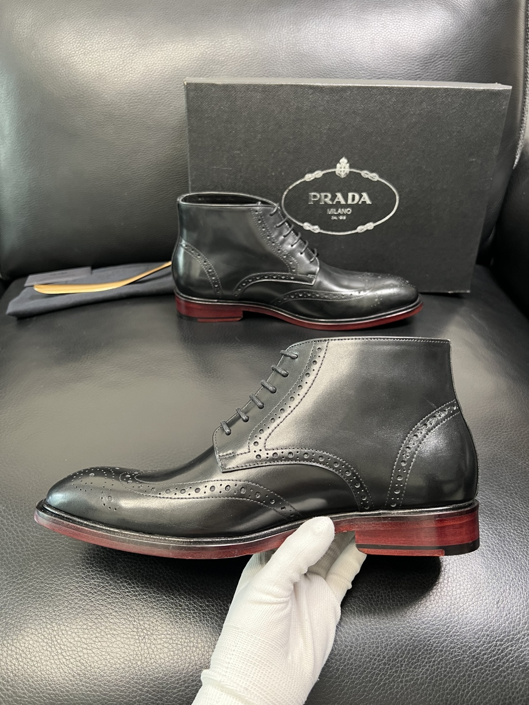 PRADA 高品质 顶级工艺品 普拉达 皮鞋专柜同步 原厂配置，意大利进口原版牛皮面料，透气舒适进口水染