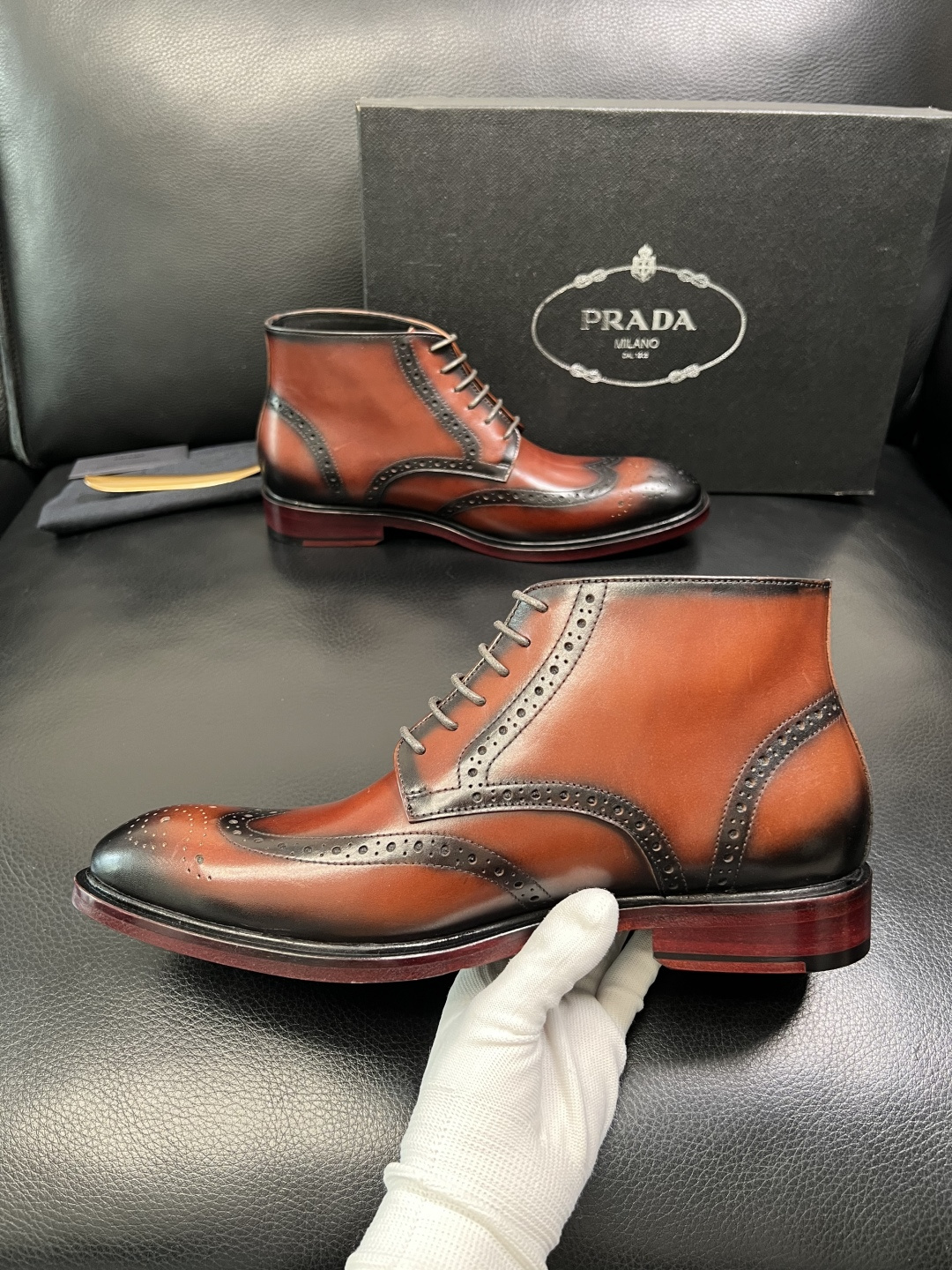 PRADA 高品质 顶级工艺品 普拉达 皮鞋专柜同步 原厂配置，意大利进口原版牛皮面料，透气舒适进口水染