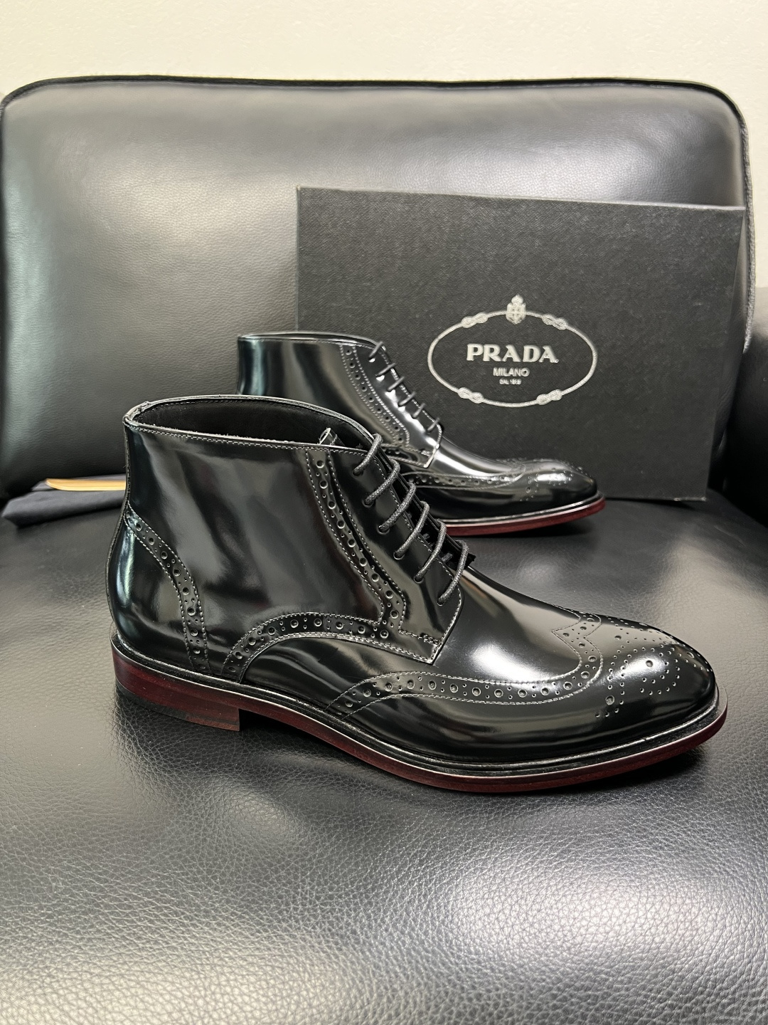 PRADA 高品质 顶级工艺品 普拉达 皮鞋专柜同步 原厂配置，意大利进口原版牛皮面料，透气舒适进口水染