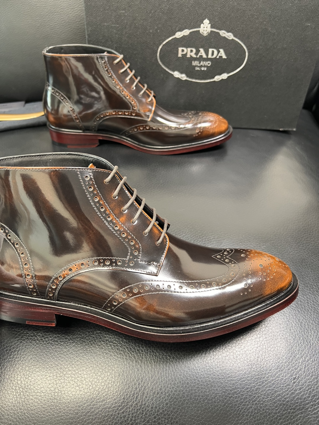 PRADA 高品质 顶级工艺品 普拉达 皮鞋专柜同步 原厂配置，意大利进口原版牛皮面料，透气舒适进口水染