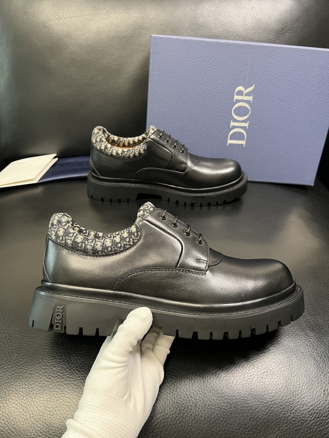 Dior 顶级工艺品 迪奥 专柜同步 原厂配置，意大利进口原版牛皮面料，透气舒适进口水染牛里垫，鞋底：原