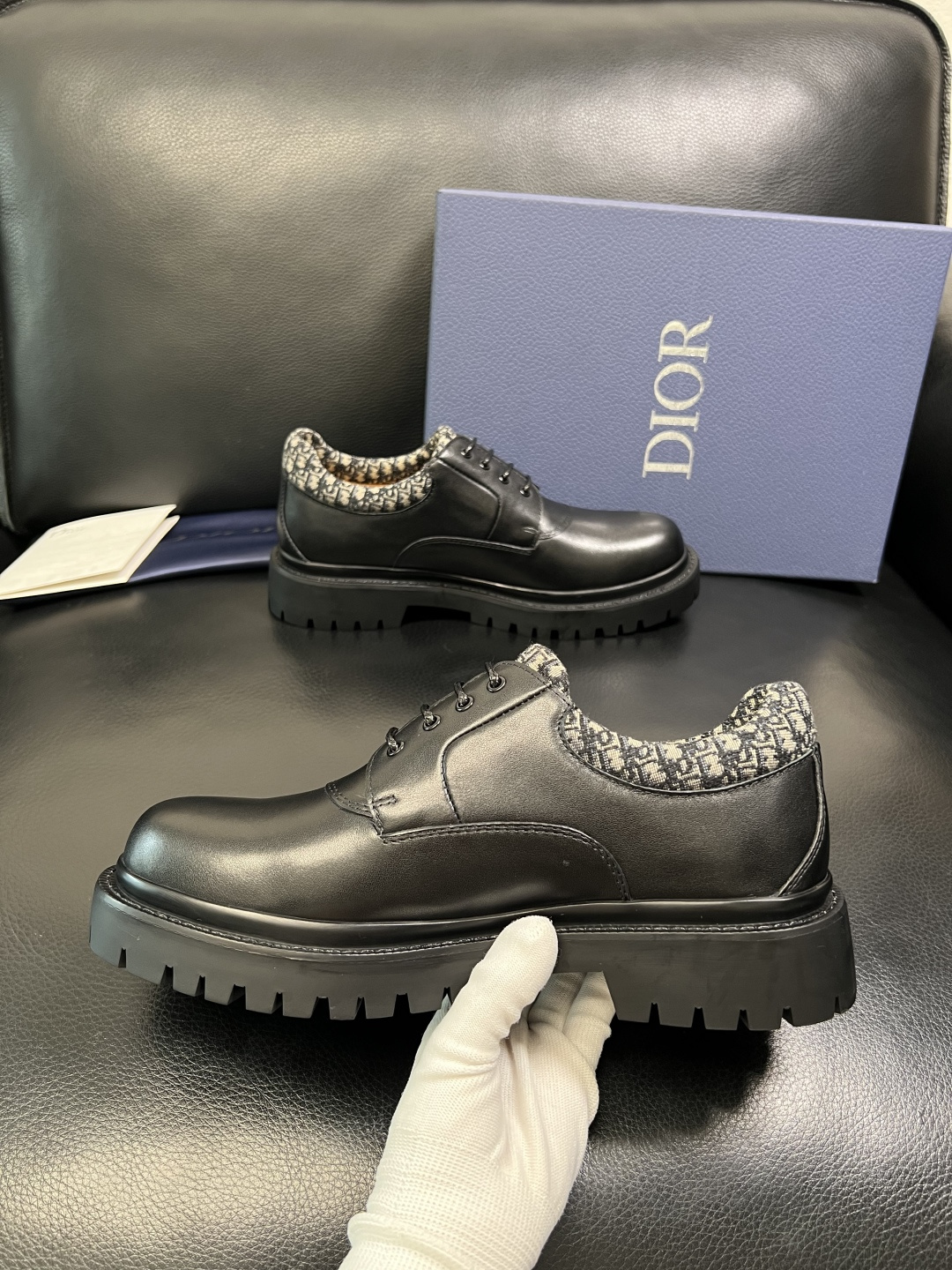 Dior 顶级工艺品 迪奥 专柜同步 原厂配置，意大利进口原版牛皮面料，透气舒适进口水染牛里垫，鞋底：原