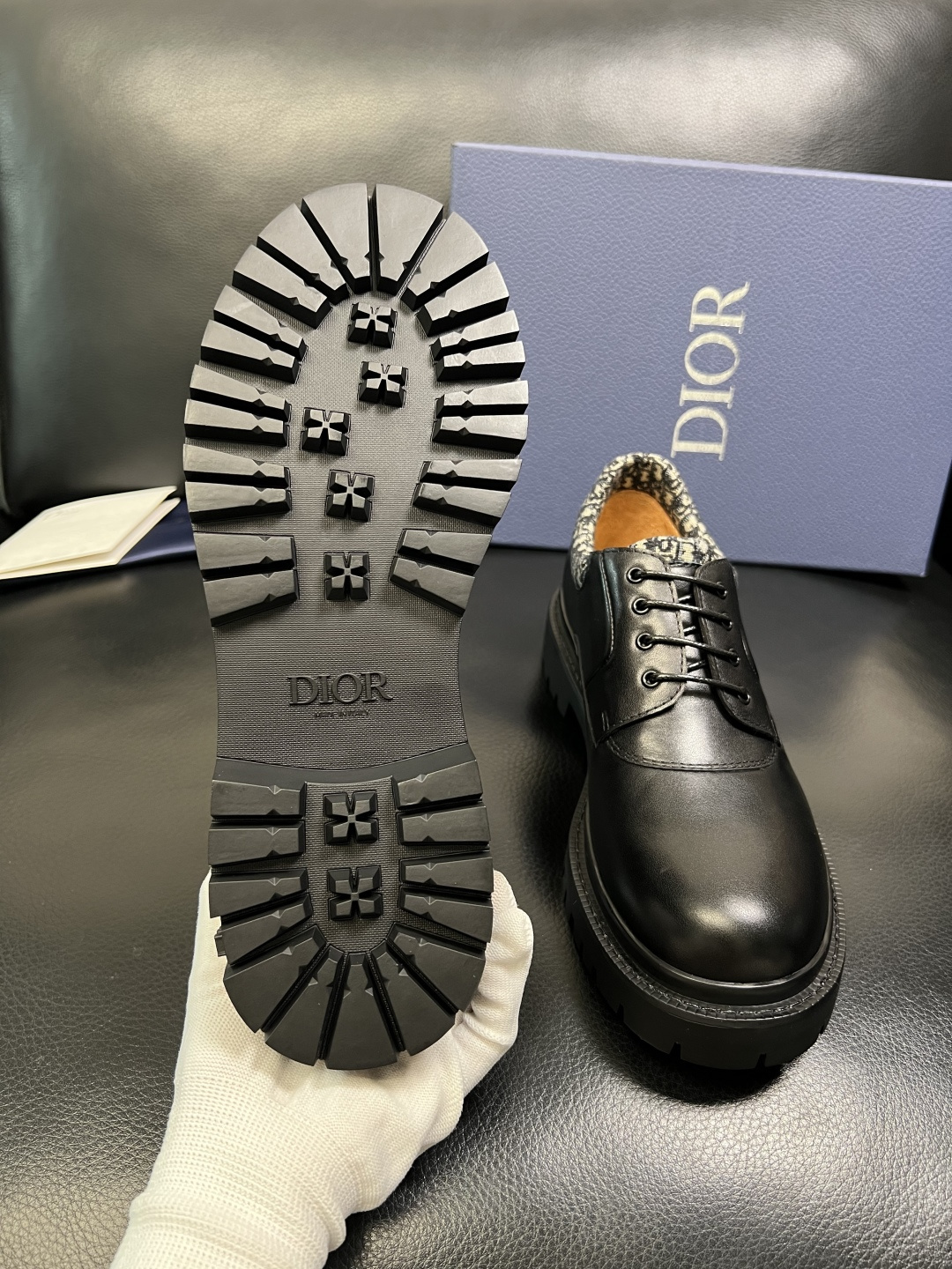 Dior 顶级工艺品 迪奥 专柜同步 原厂配置，意大利进口原版牛皮面料，透气舒适进口水染牛里垫，鞋底：原