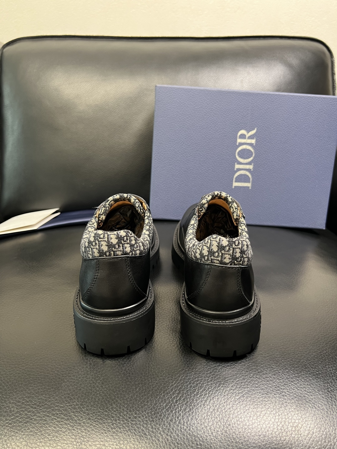 Dior 顶级工艺品 迪奥 专柜同步 原厂配置，意大利进口原版牛皮面料，透气舒适进口水染牛里垫，鞋底：原