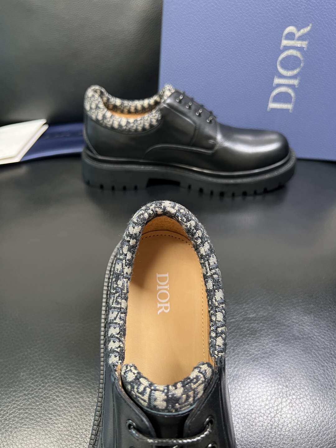 Dior 顶级工艺品 迪奥 专柜同步 原厂配置，意大利进口原版牛皮面料，透气舒适进口水染牛里垫，鞋底：原
