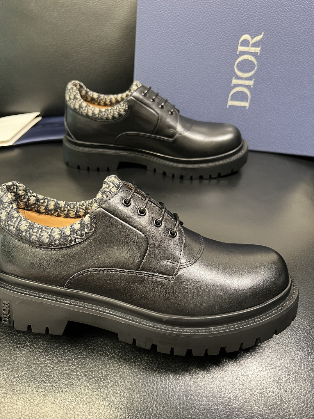 Dior 顶级工艺品 迪奥 专柜同步 原厂配置，意大利进口原版牛皮面料，透气舒适进口水染牛里垫，鞋底：原