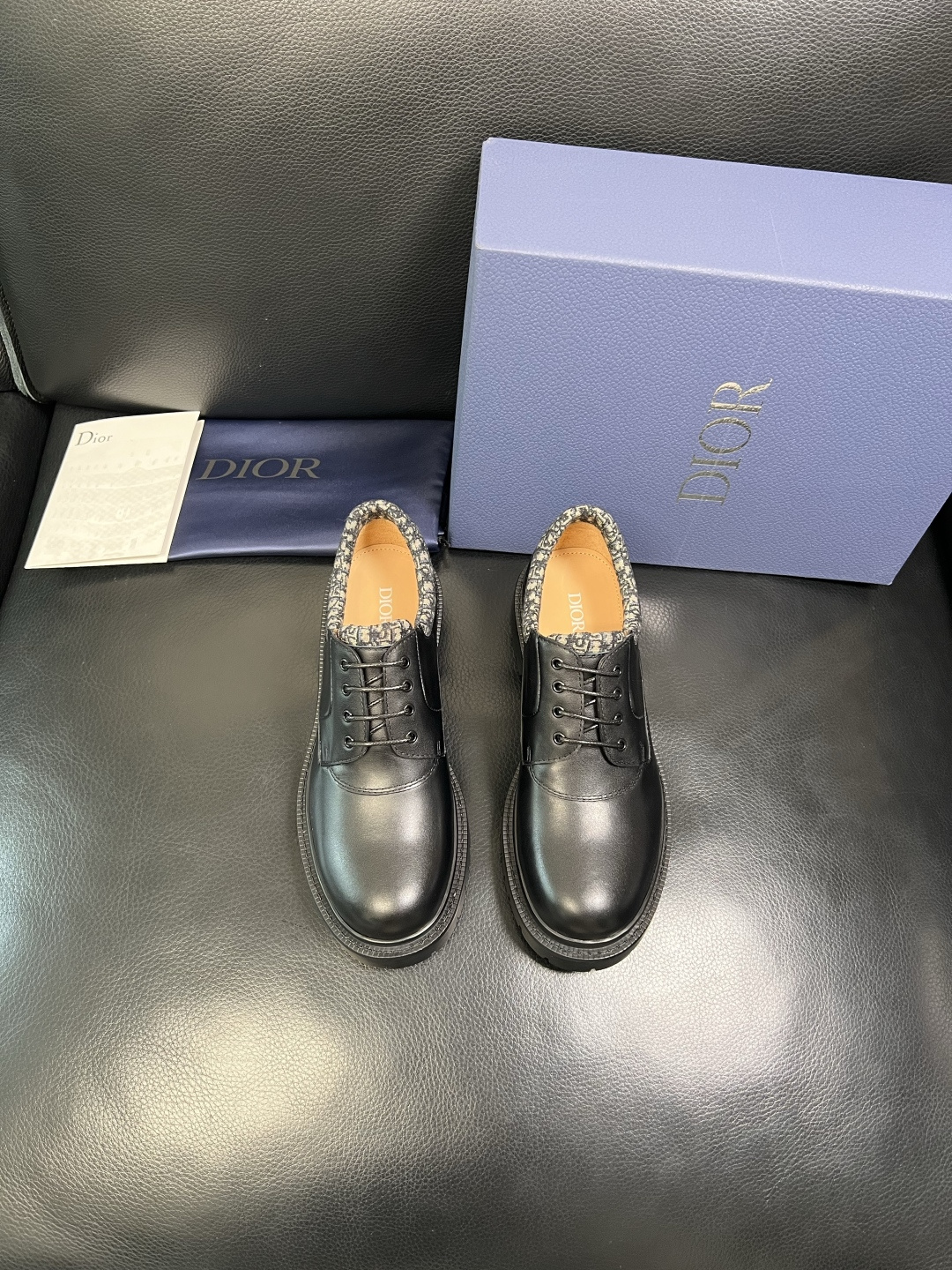 Dior 顶级工艺品 迪奥 专柜同步 原厂配置，意大利进口原版牛皮面料，透气舒适进口水染牛里垫，鞋底：原